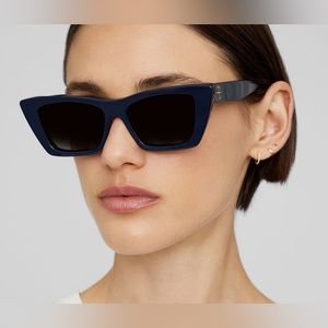 Annie Bing Levi sunglasses in Navy